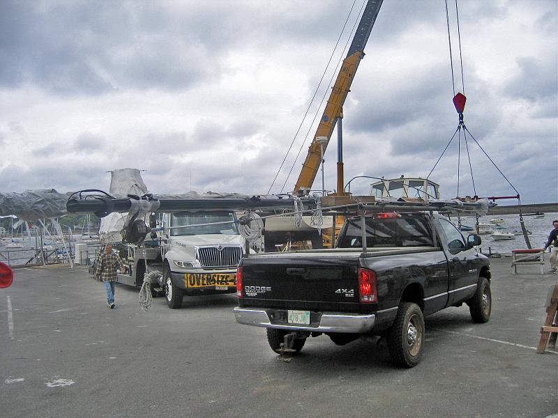 new_mast_install2.JPG - New Mast on truck prior to install